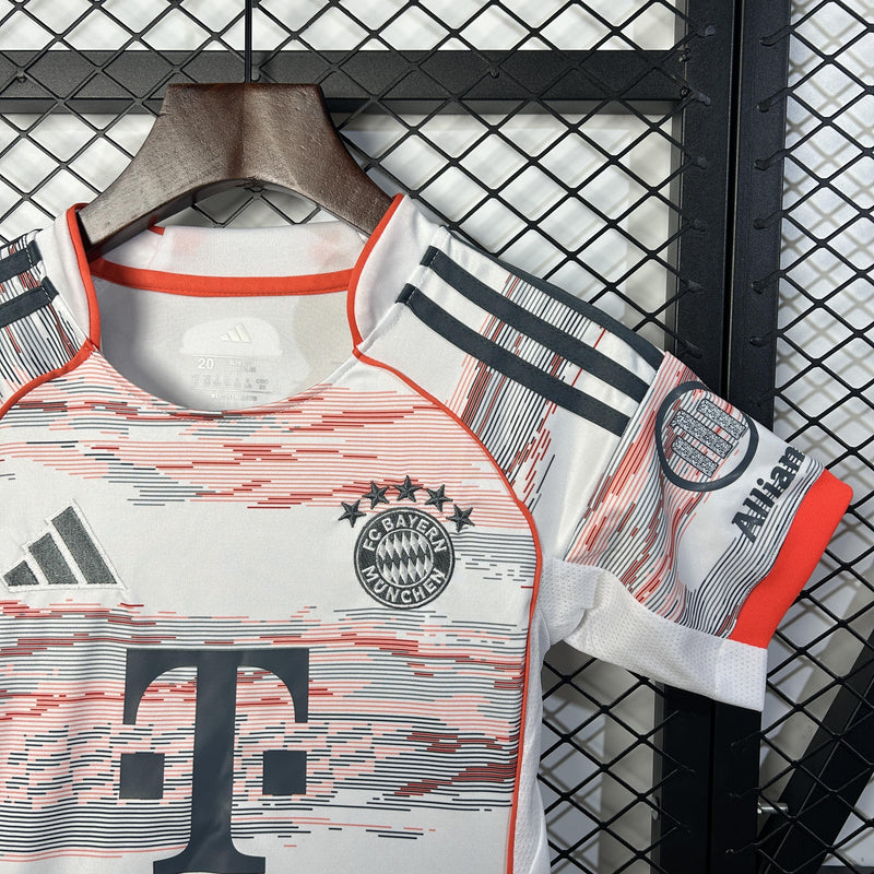 BAYERN DE MUNICH II 25/26 CONJUNTO INFANTIL