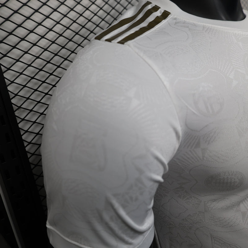 CAMISOLA BAYERN DE MUNICH EDIÇÃO 125 ANOS BRANCA 25/26 homem (VERSÃO JOGADOR)